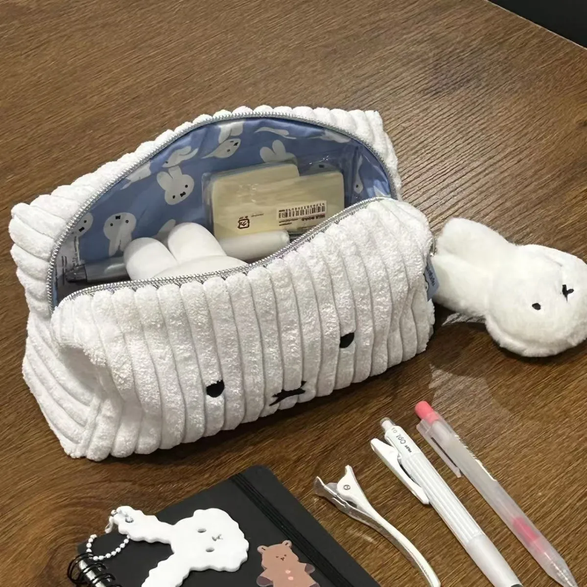 Miffy Plush Corduroy Pen Bag L - Stationery Supplier recension och pris