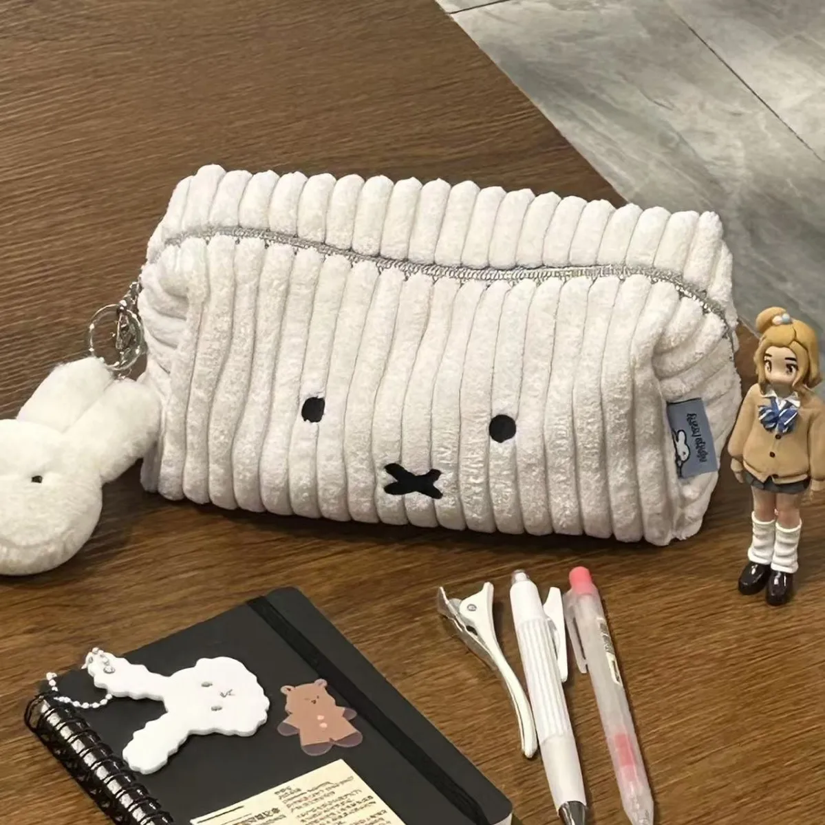 Miffy Plush Corduroy Pen Bag L - Stationery Supplier recension och pris
