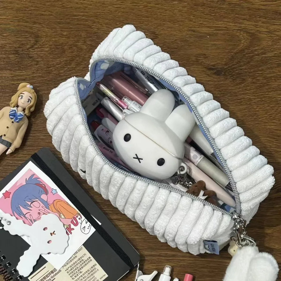 Miffy Plush Corduroy Pen Bag L - Stationery Supplier recension och pris